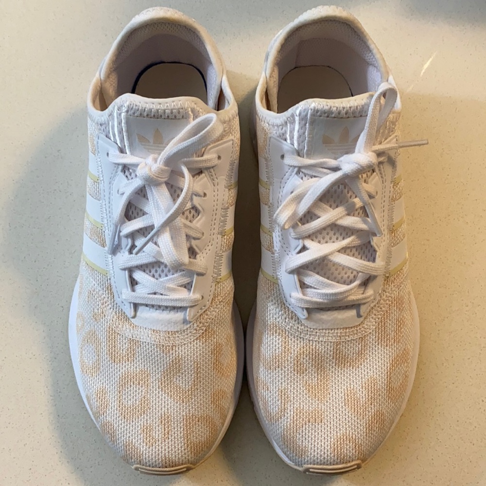 Adidas Swift Run X Sneakers in Leopard (Halo Ivory/White)
